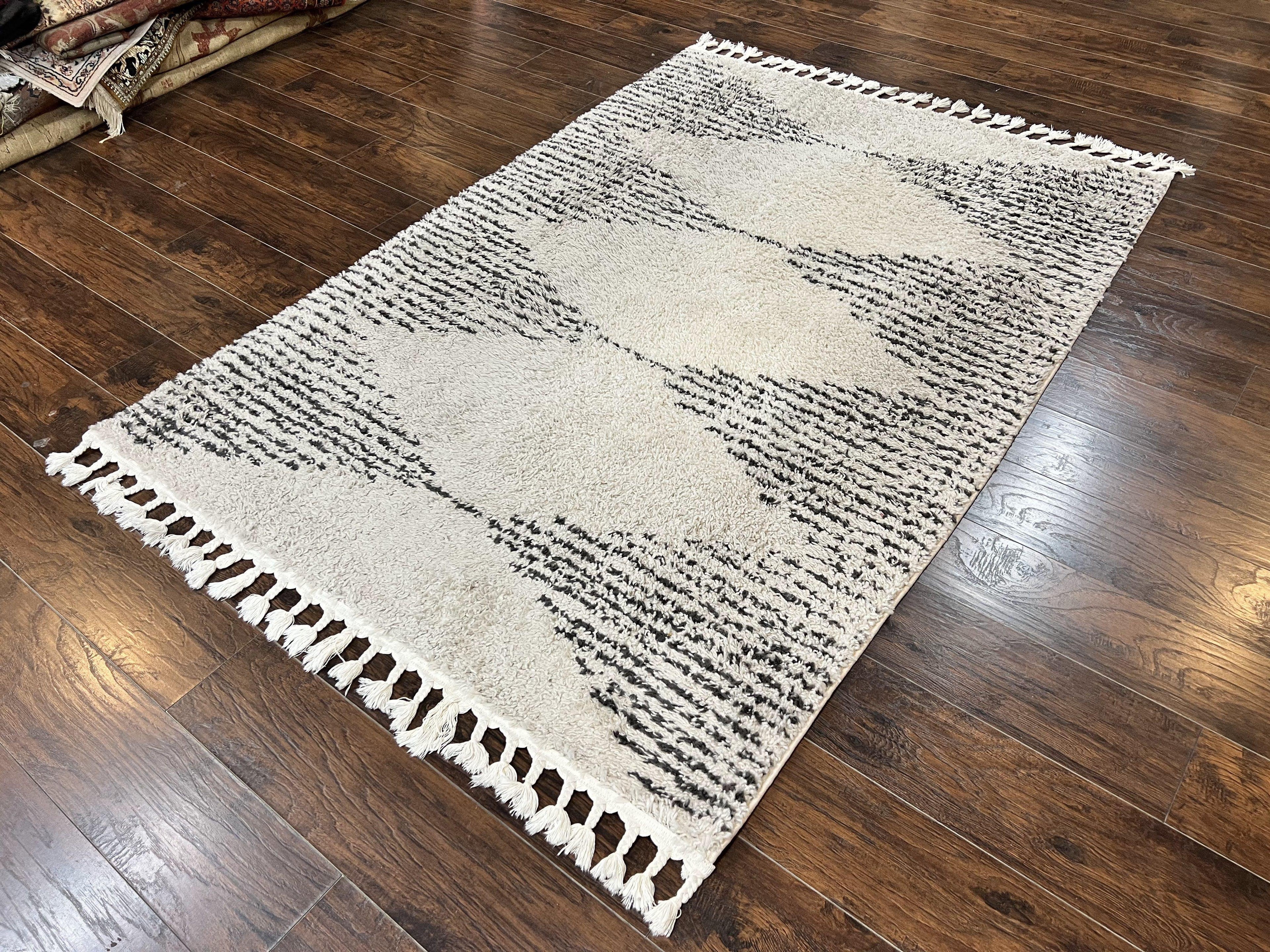 Shag Rug 5x8, Off White and Black Modern Contemporary Shag Area Rug, Moroccan Style Rug 5 x 8 ft, Medium Sized Rug, nuLoom Rug
