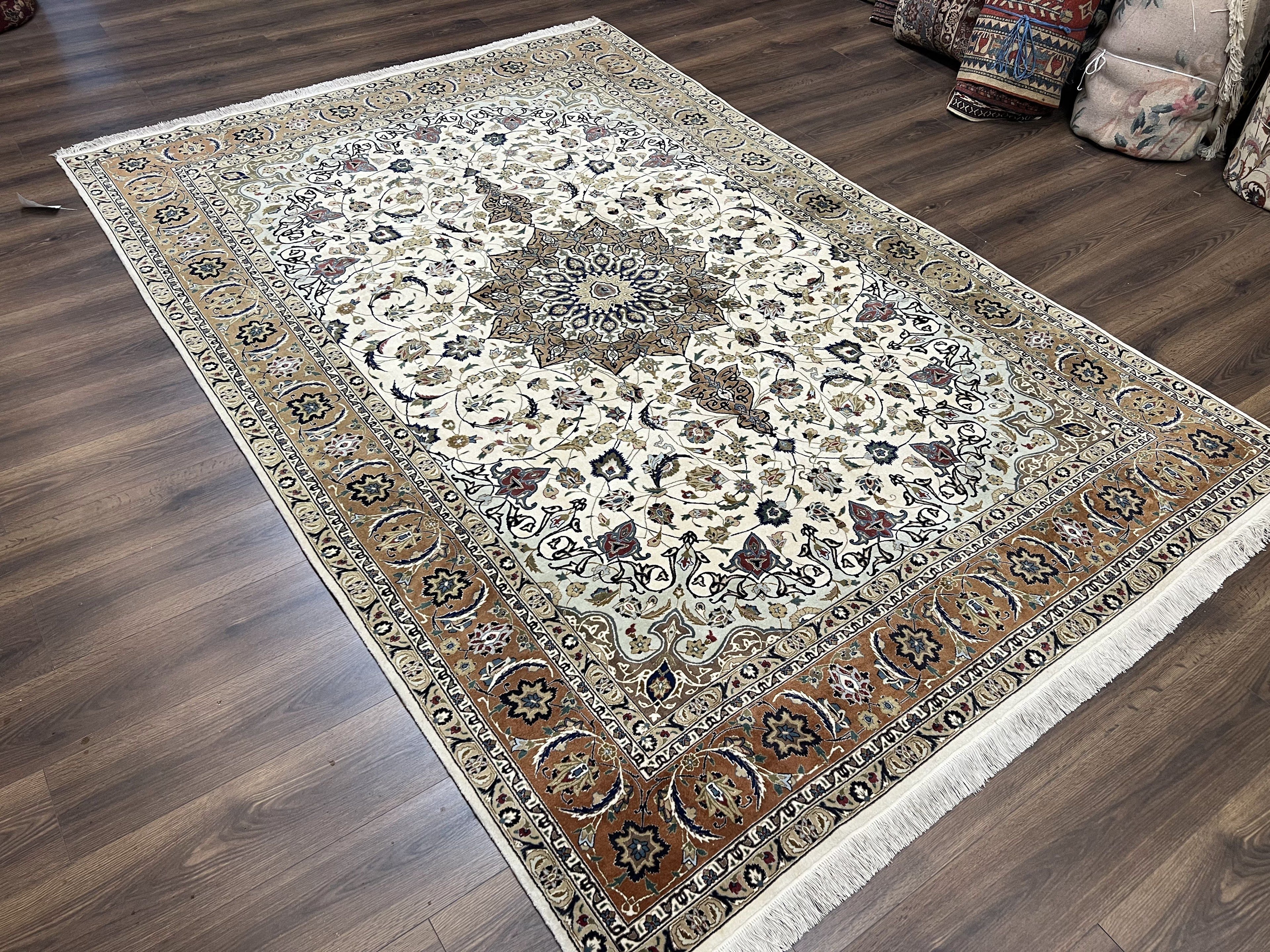 Wonderful Persian Tabriz Rug 7x10, Floral Medallion, Very Fine Oriental Carpet, Ivory