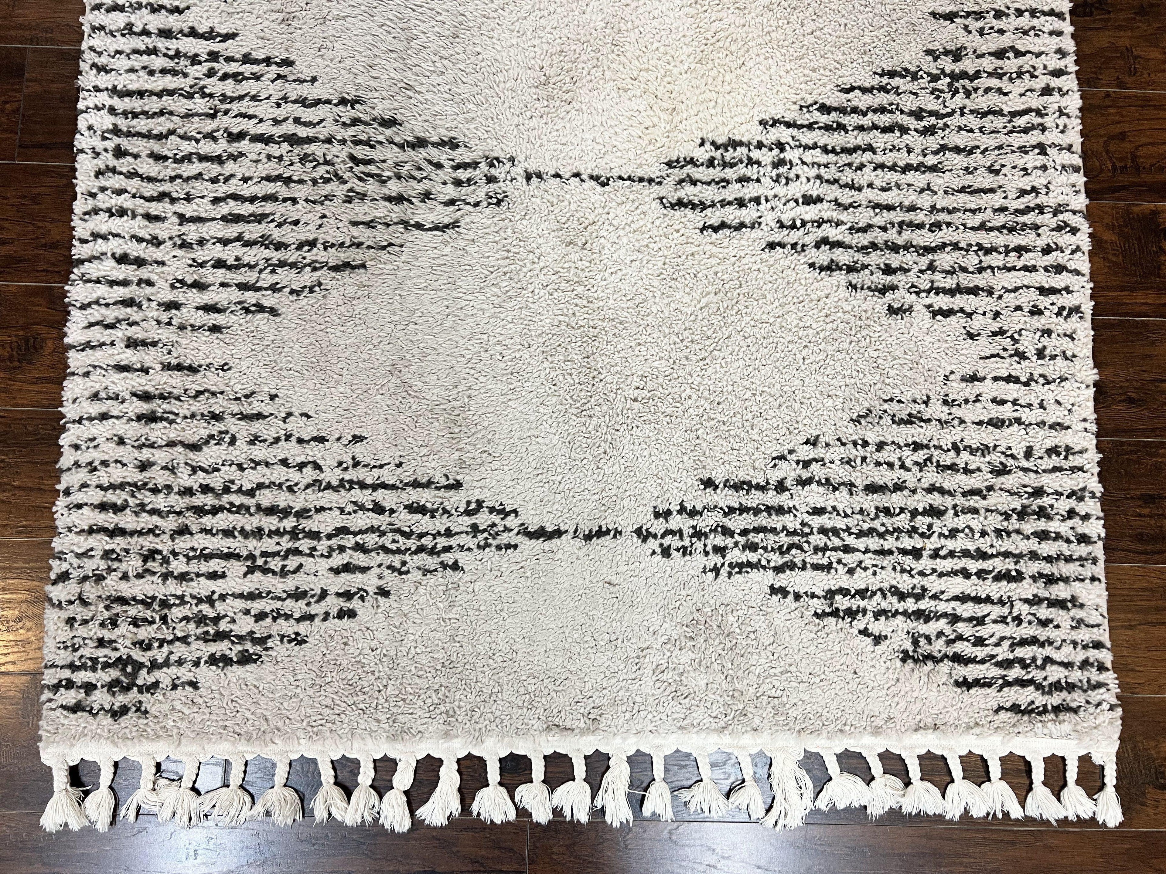 Shag Rug 5x8, Off White and Black Modern Contemporary Shag Area Rug, Moroccan Style Rug 5 x 8 ft, Medium Sized Rug, nuLoom Rug