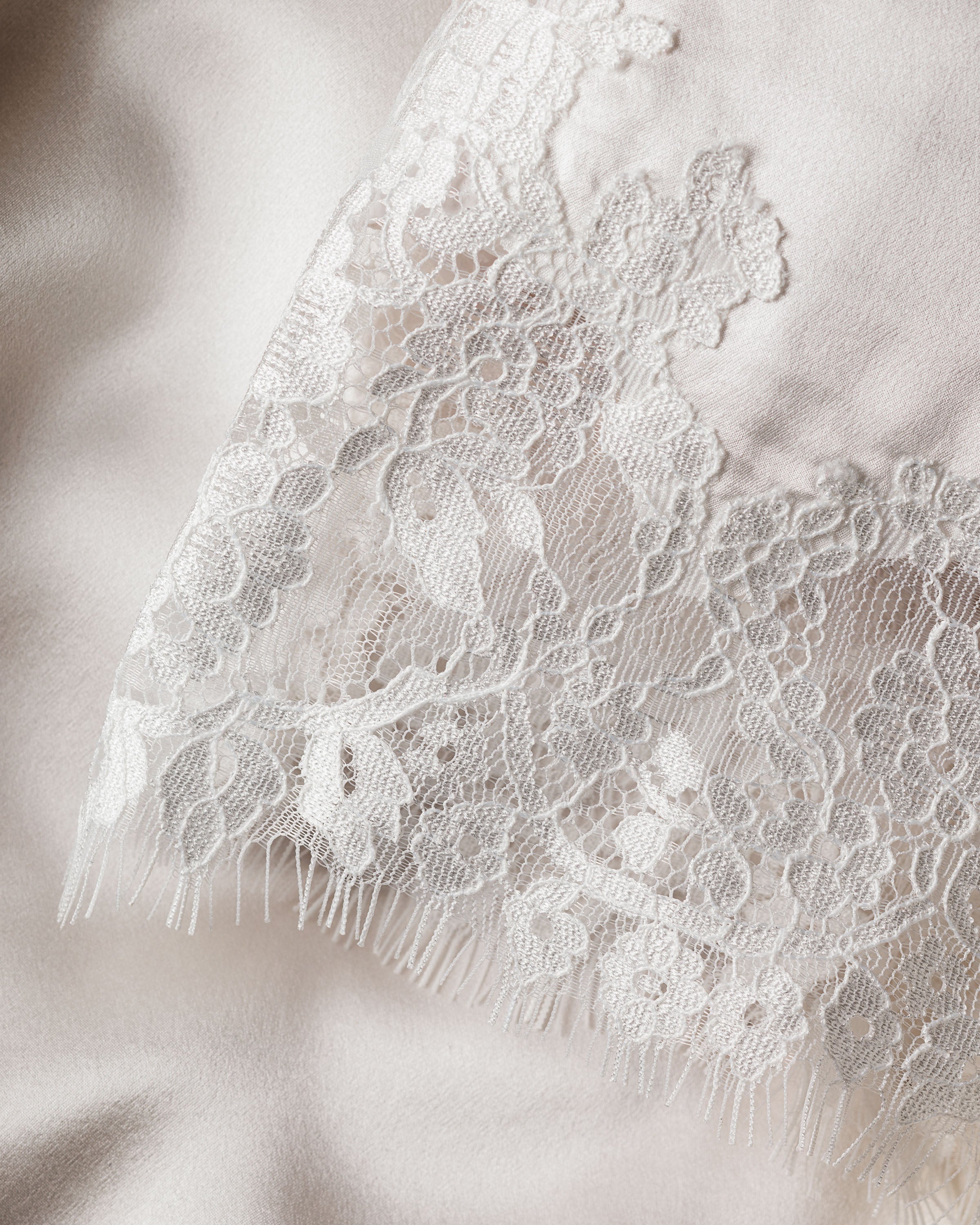 Women's Silk Lace Robe in White