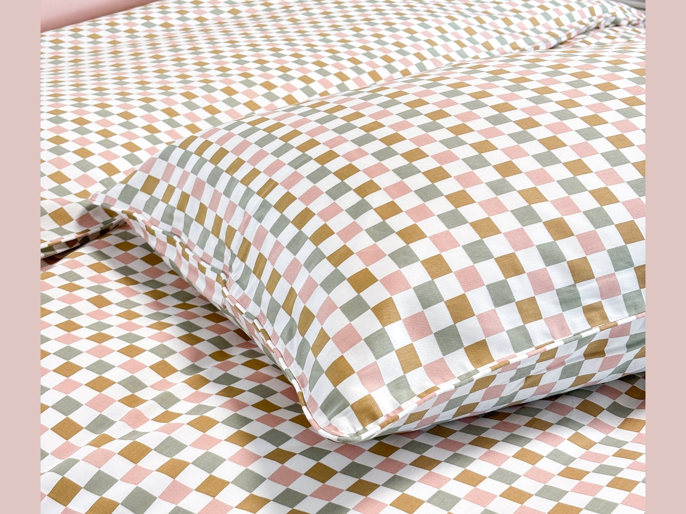 SHNUGGLE Bedding Set Colorful Checker