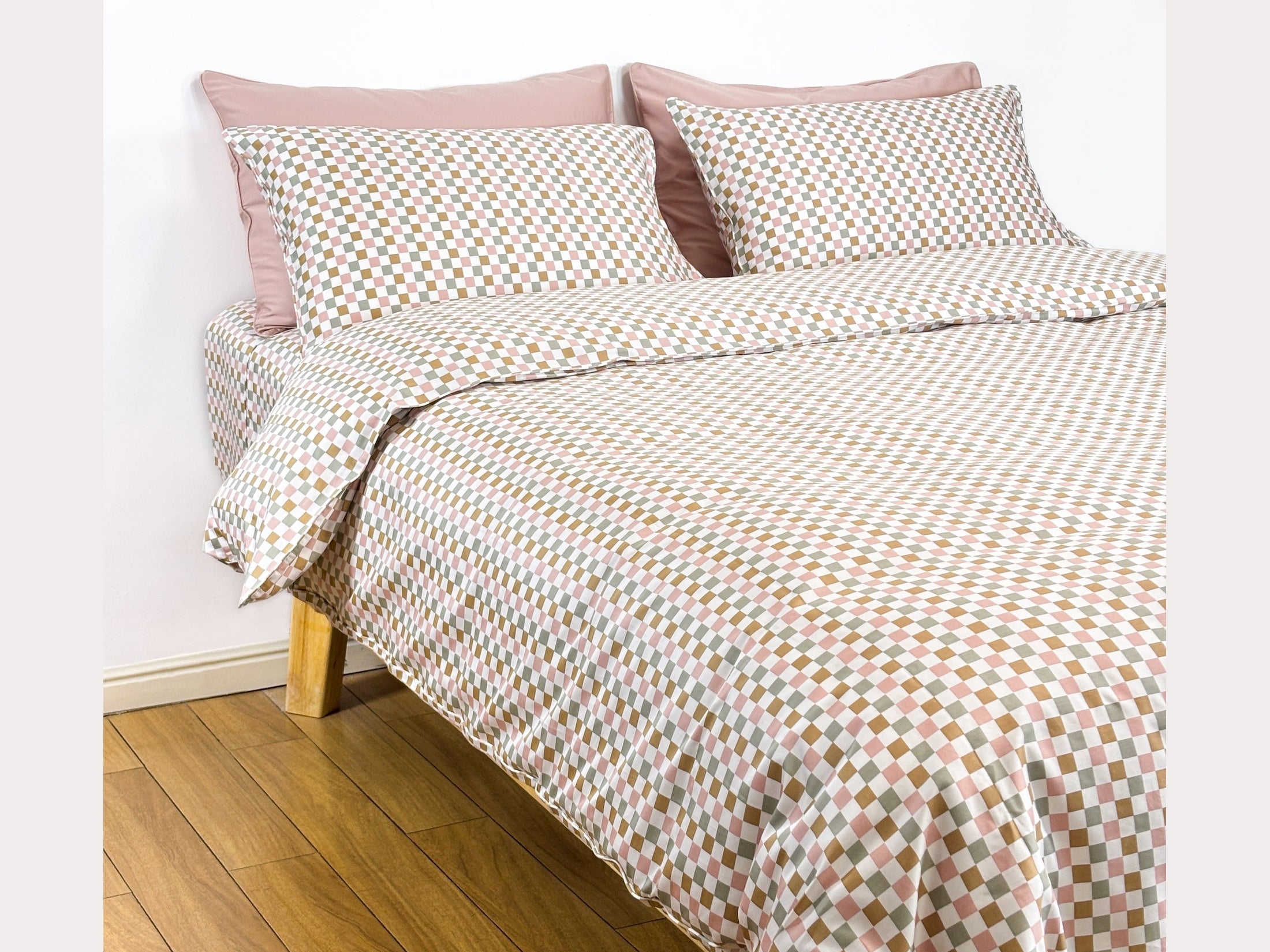 SHNUGGLE Bedding Set Colorful Checker