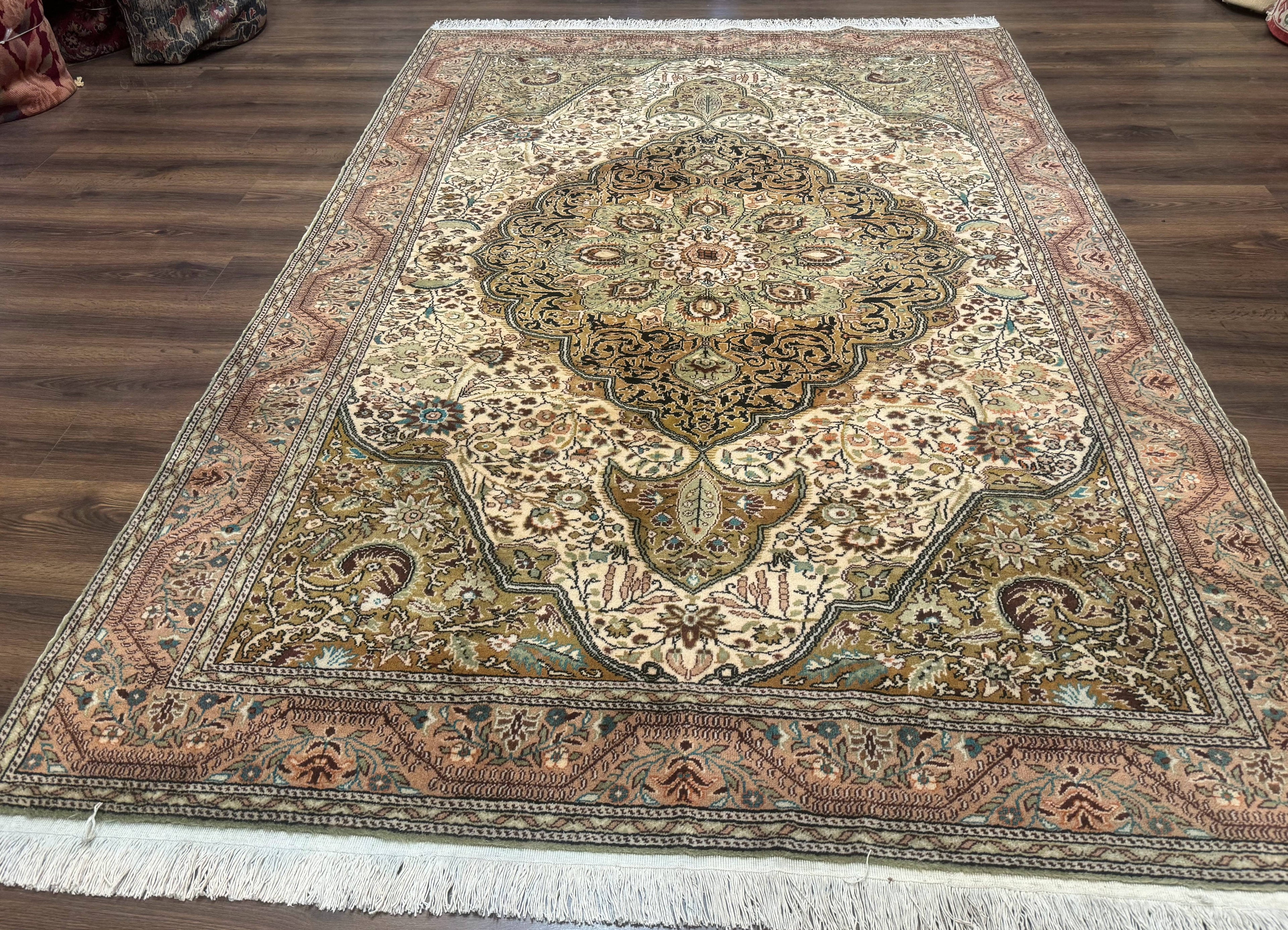 Turkish Sivas Rug 6x9, Floral Medallion, Vintage Handmade Wool Carpet