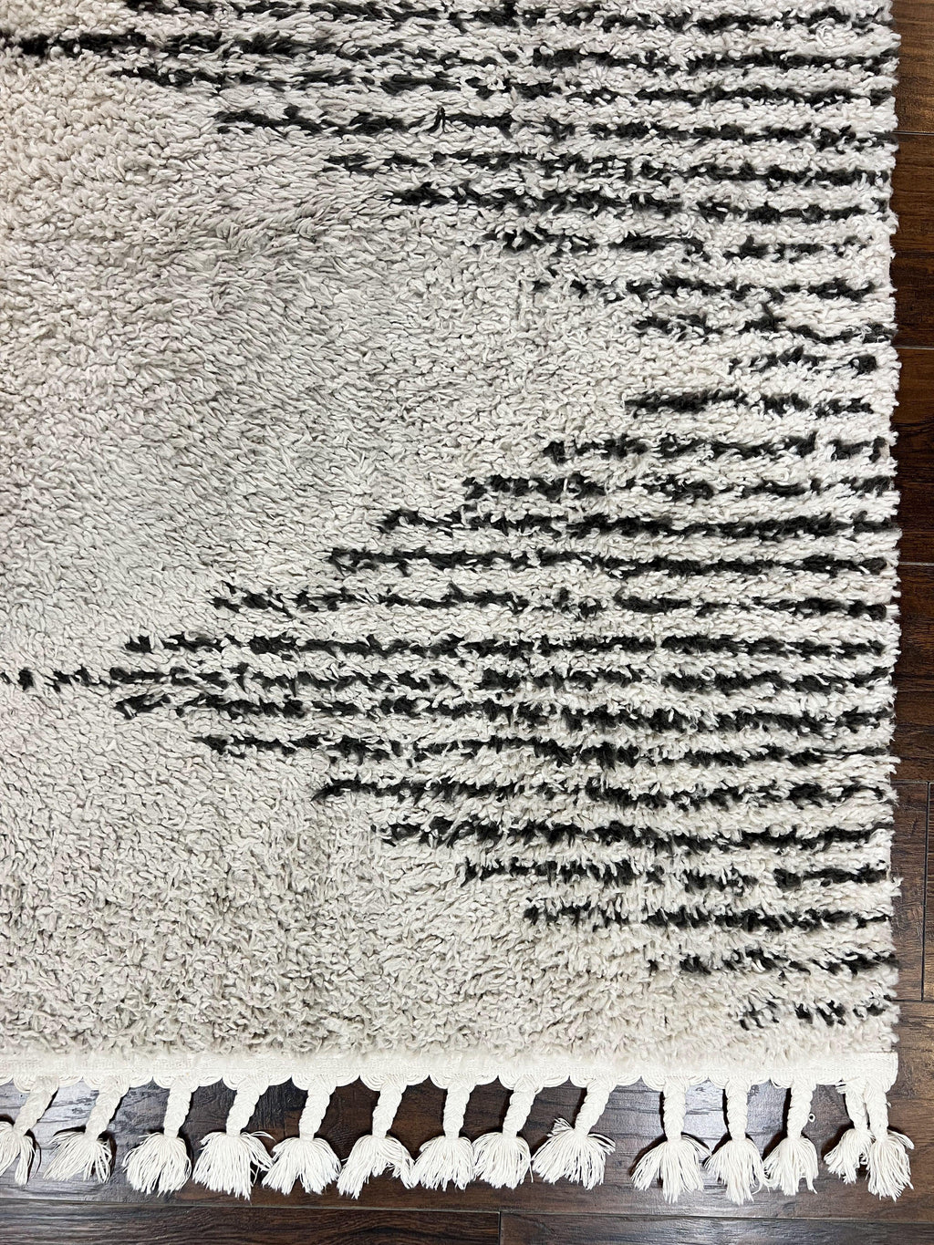 Shag Rug 5x8, Off White and Black Modern Contemporary Shag Area Rug, Moroccan Style Rug 5 x 8 ft, Medium Sized Rug, nuLoom Rug